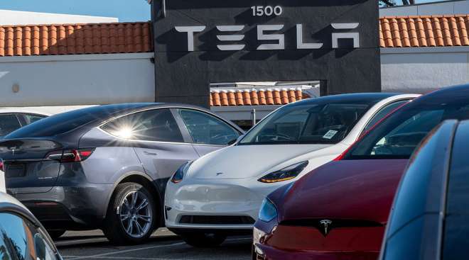 Cars on Tesla lot